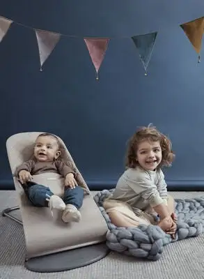 BabyBjörn Bliss Vippestol Cotton, Sandgrå 5 BabyBjörn Bliss Vippestol Cotton, Sandgrå - Bilde 5