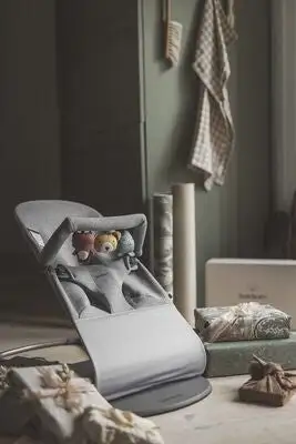 BabyBjörn Bliss Vippestol 3D Jersey Inkl. Leke, Lysegrå 2 BabyBjörn Bliss Vippestol 3D Jersey Inkl. Leke, Lysegrå - Bilde 2