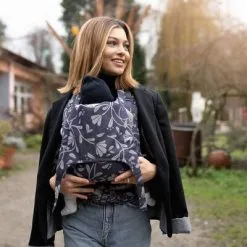 Fidella FlyClick Halfbuckle Bæresele, Floral Touch/Eclipse Blue -jollyroom Salgsbutikk Fid HB BS 2184 3220 3