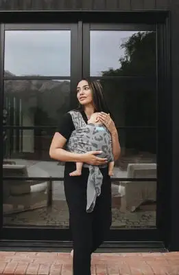 Moby Classic Bæresjal, Night Leopard 4 Moby Classic Bæresjal, Night Leopard - Bilde 4